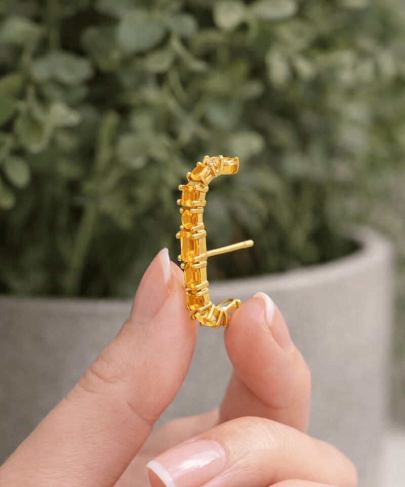 Alternative view of Brinco Ear Hook com Moissanite Amarela em Lapidações Variadas Dourado