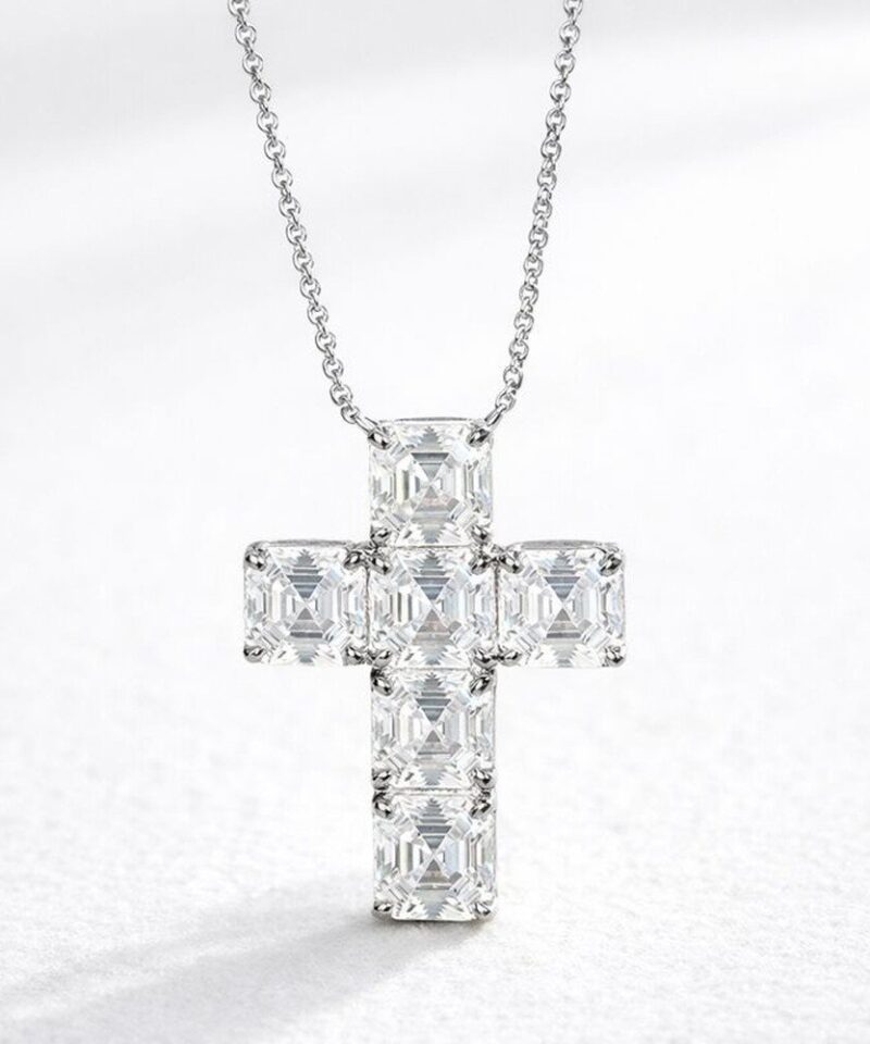 Alternative view of Colar Crucifixo Cravejado Moissanite 6 ct em Prata 925