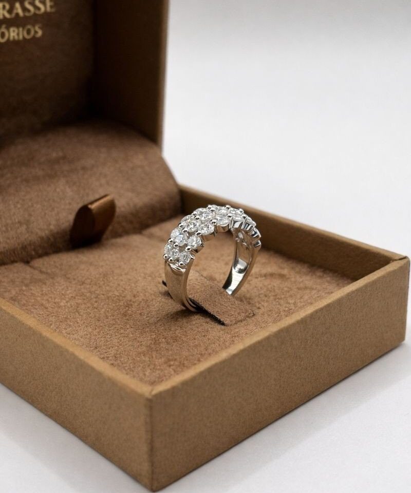 Alternative view of Anel Três Fileiras Cravejado Moissanite 3 mm em Prata 925 com Ródio