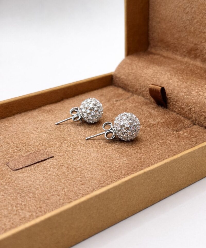 Alternative view of Brinco Bola Glam Cravejada Moissanite em Prata 925 com Banho de Ródio