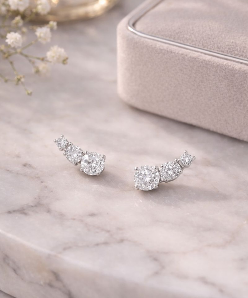 Alternative view of Brinco Ear Cuff Ponto de Luz Moissanite 3,03 ct em Banho de Ródio