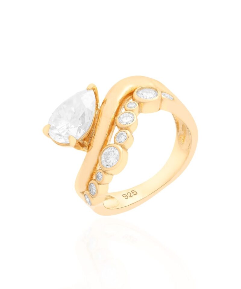 Anel Celestia Flow com Moissanite Oval 10x7 mm e Aro Cravejado