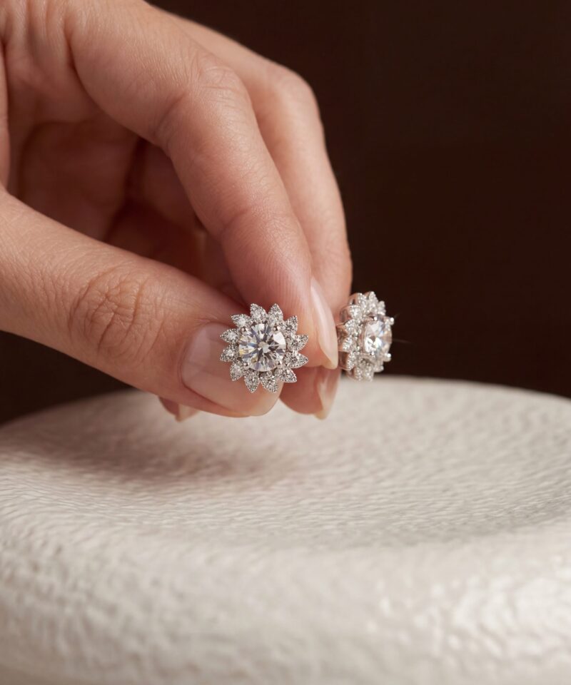 Alternative view of Brinco Celesty com Moissanite Central 6 mm e Halo Luminoso