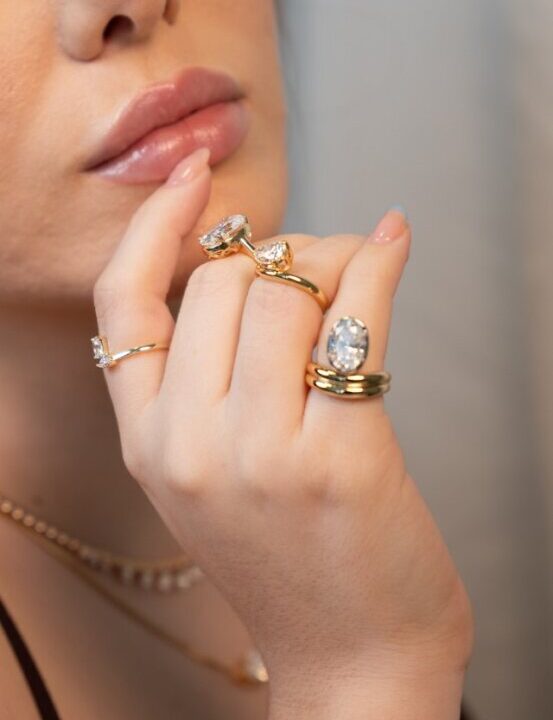 Alternative view of Anel Vitta Gota Moissanite 7x9 mm em Prata com Banho de Ouro