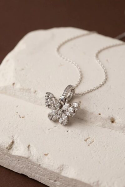 Alternative view of Pingente Voar Asas Cravejadas com Moissanite 1,3 mm