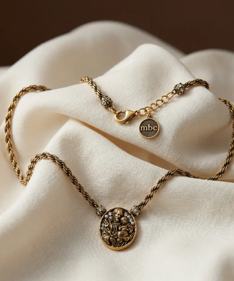 Alternative view of Colar com Medalha de São José em Metal Dourado | Monica Di Creddo