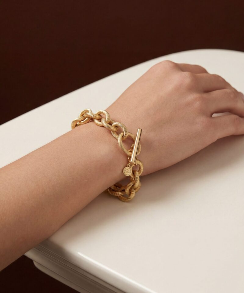 Alternative view of Pulseira Orla com Elos Robustos em Banho Dourado Texturizado