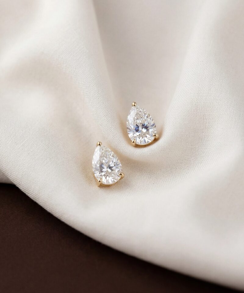 Alternative view of Brinco Gota Pear Glam com Cristal 7 mm em Banho de Ouro 18k