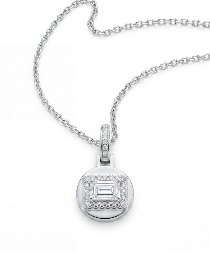 Pingente Maria Glam com Moissanite Retangular e Contorno Cravejado