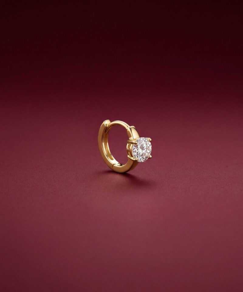 Alternative view of Brinco Argola Lumina Dourée Moissanite 5 mm em Prata 925 com Ouro 18k