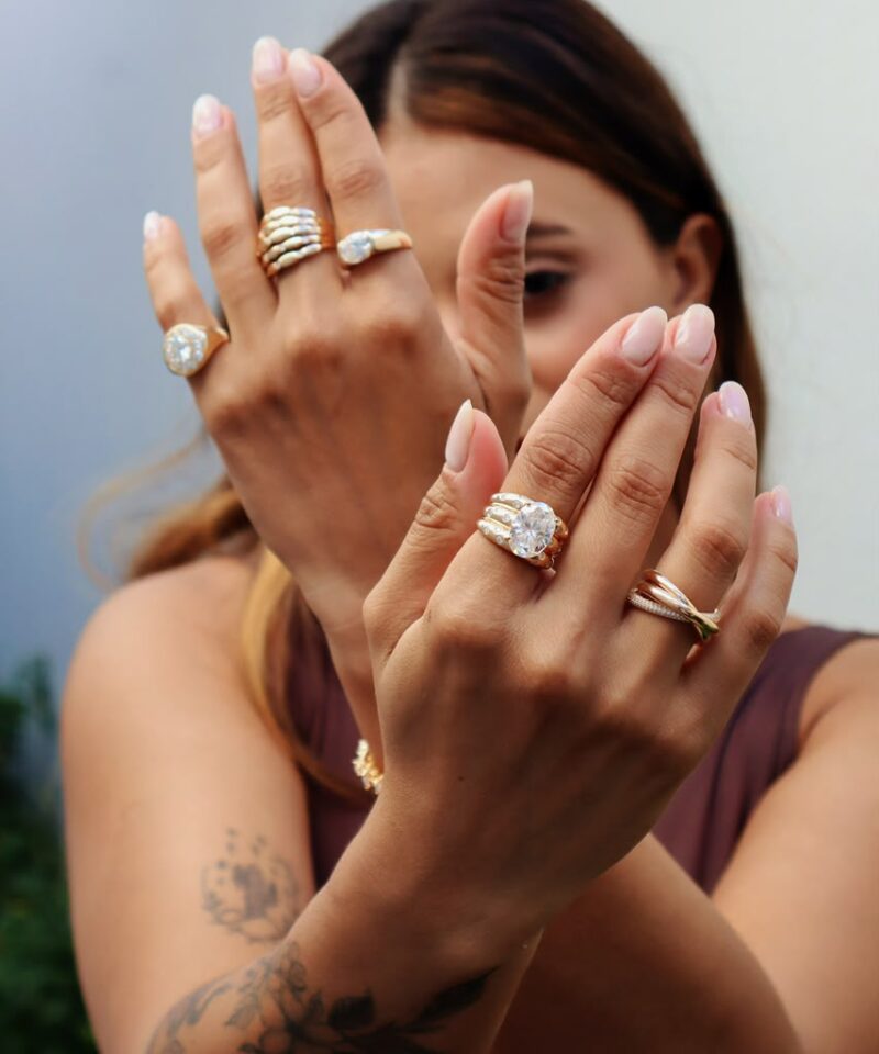 Alternative view of Anel Imperatriz Glam Moissanite Oval em Prata 925 com Banho de Ouro - Aro 17
