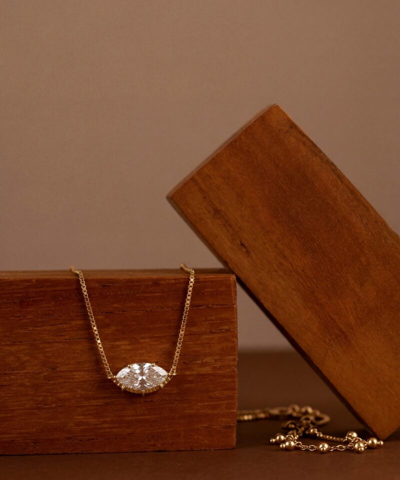 Alternative view of Colar Luxo Glam com Moissanite Oval em Prata 925 Banhada a Ouro 18k