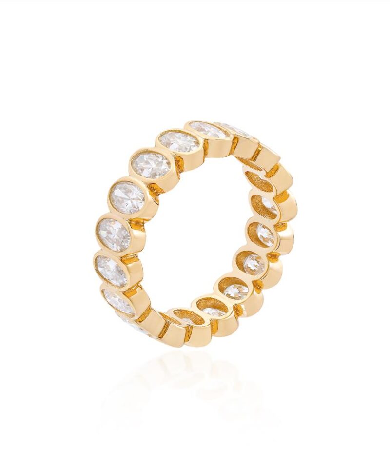 Aliança Cravejada Moissanite Oval em Prata 925 com Banho de Ouro 18k