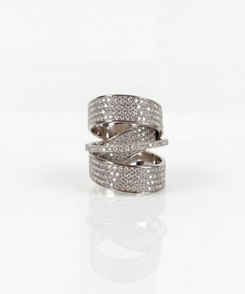 Anel Vortice Glam Largo Cravejado Pavé com Moissanite 2,22 ct