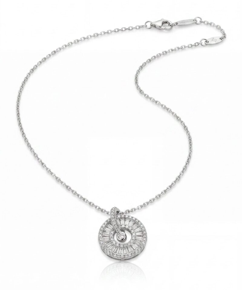 Colar com Pingente Mandala Cravejado