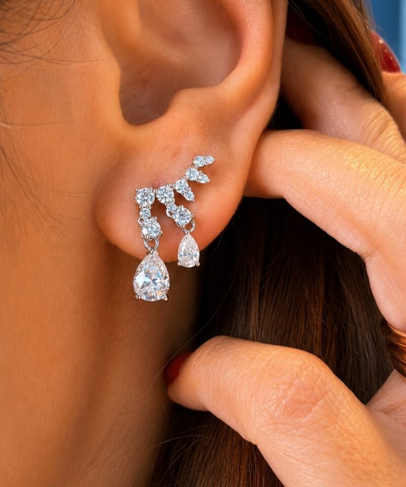 Alternative view of Brinco Elara em Moissanite 5x7mm em Prata 925 com Ródio
